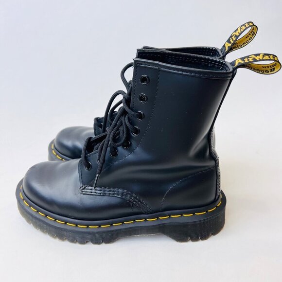 Dr. Martens smooth leather lace up boots in black, Size 5 - Picture 1 of 10